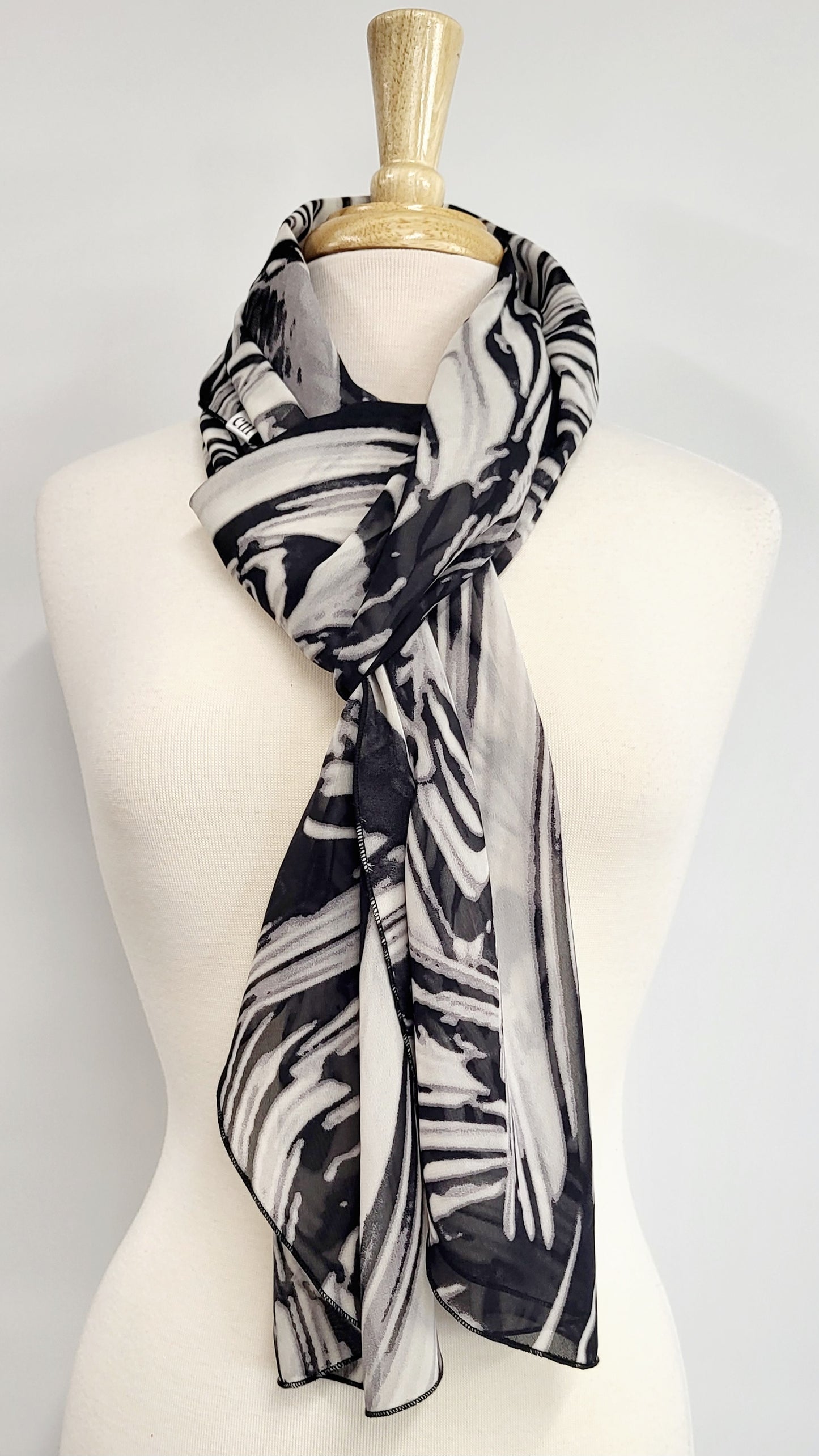 Foulard long imprimé abstrait tons de gris