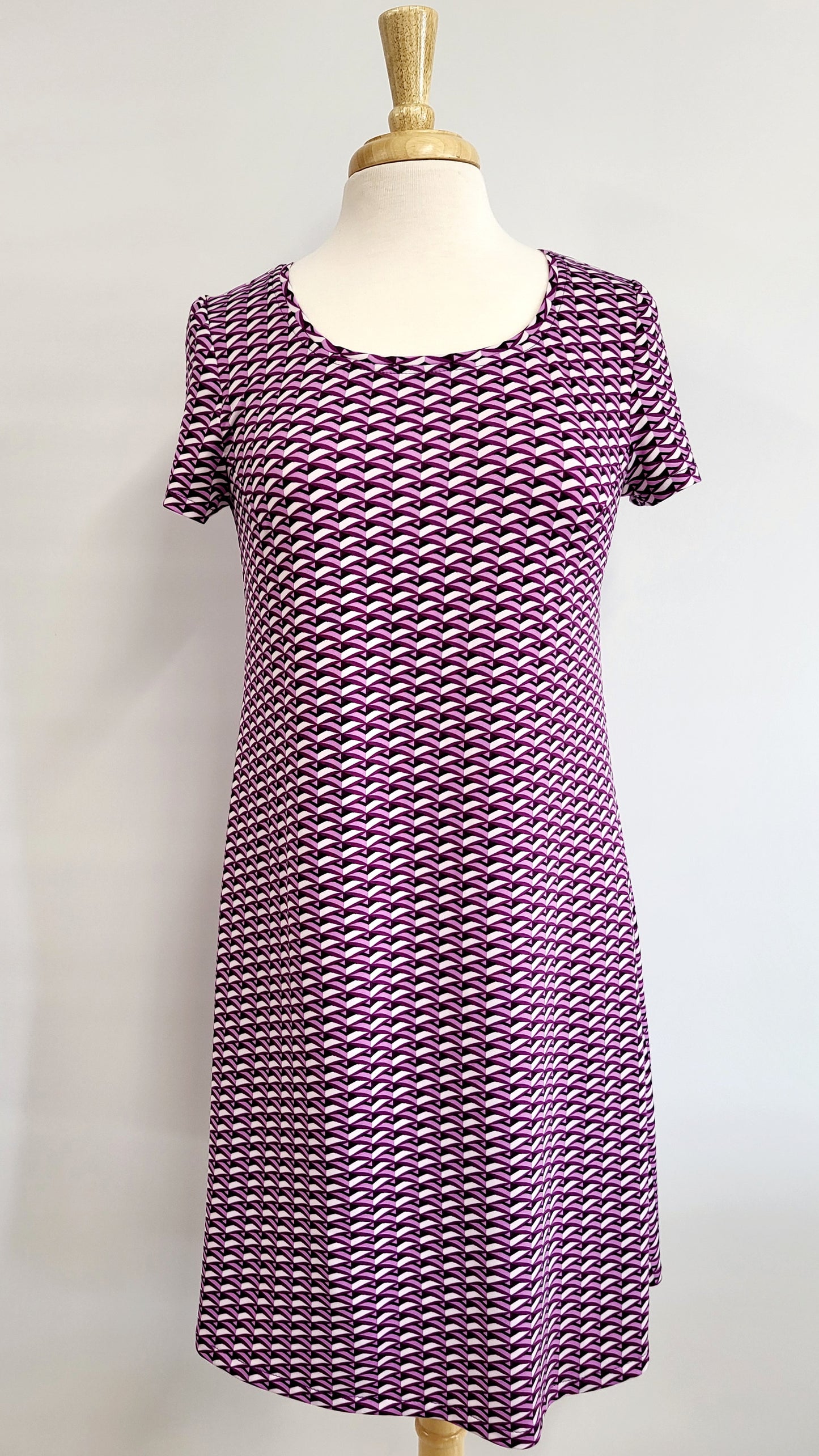 ''Christine'' dress in polyester jersey, printed in shades of mauve.