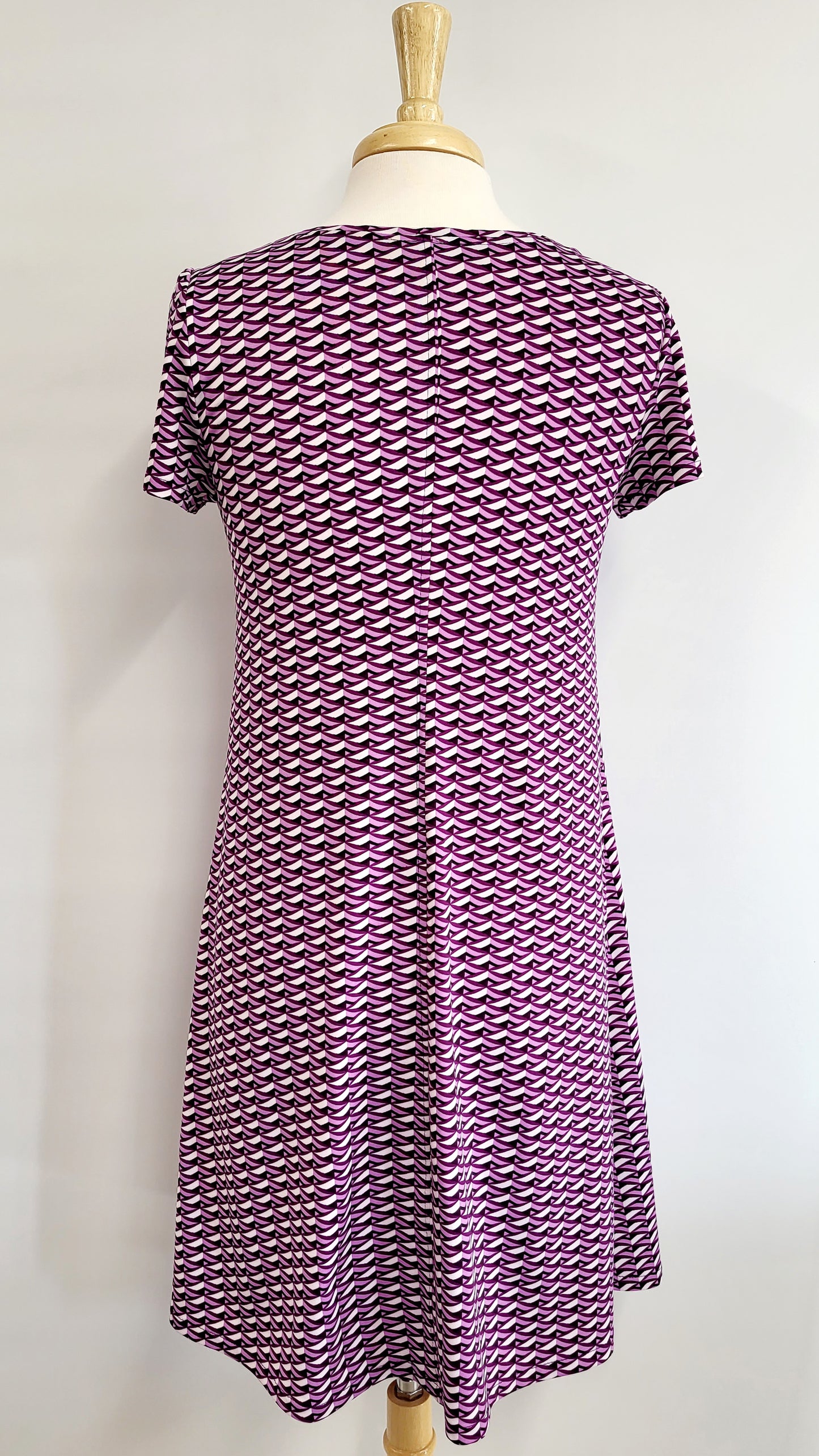 ''Christine'' dress in polyester jersey, printed in shades of mauve.