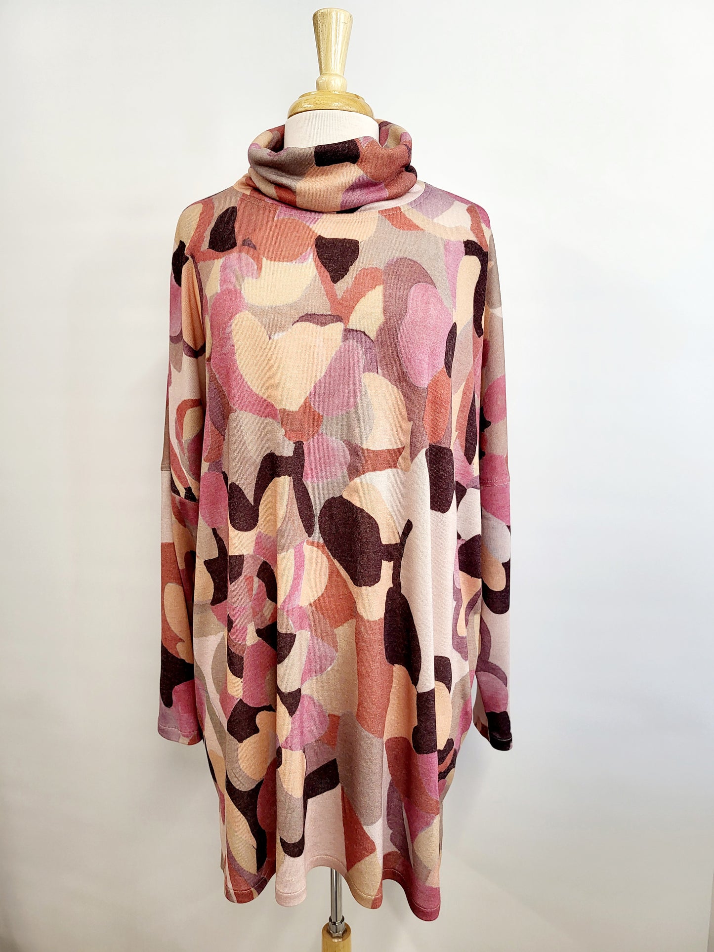 "Nadine" dress/tunic with soft collar, lightweight knit in shades of pink.