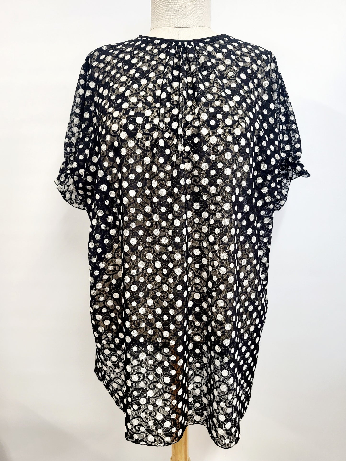 "Hélène" tunic in black lace with white polka dots