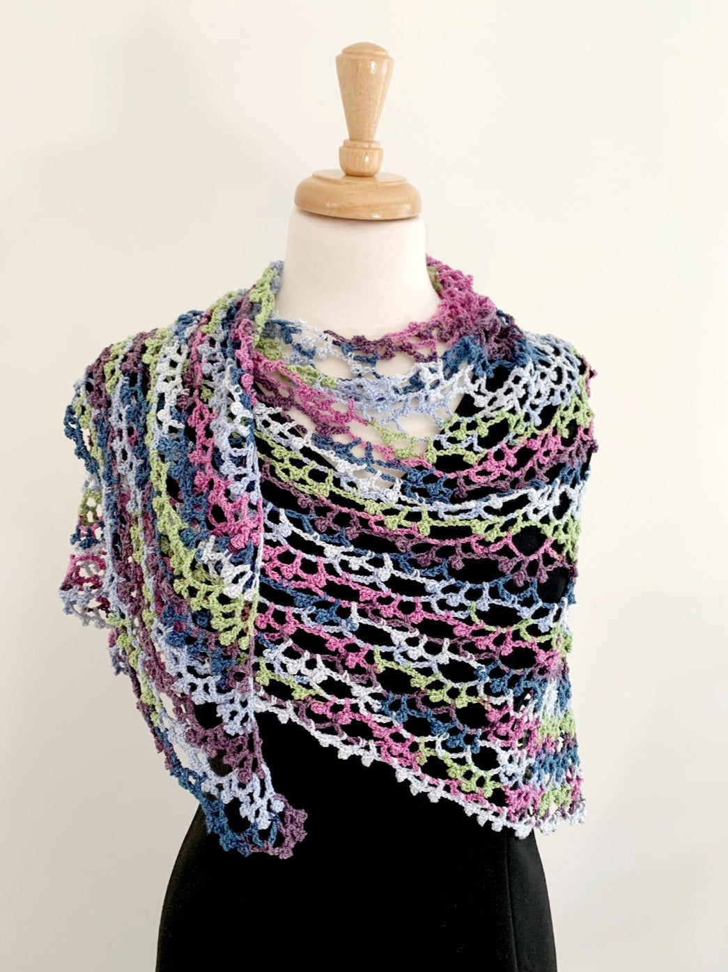 MPA - Châle multicolore tricoté au crochet