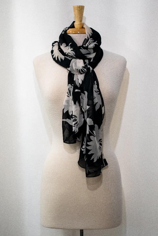Foulard long en voilage noir imprimé de fleurs crème