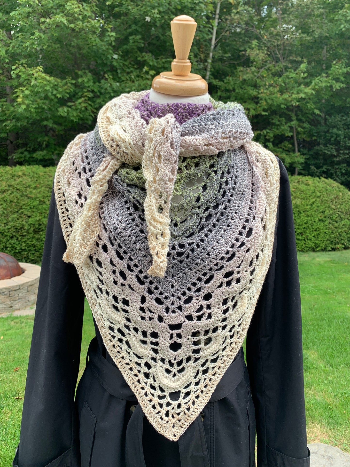 Grand châle triangle, dégradé de couleur beige, gris, vert et lilas