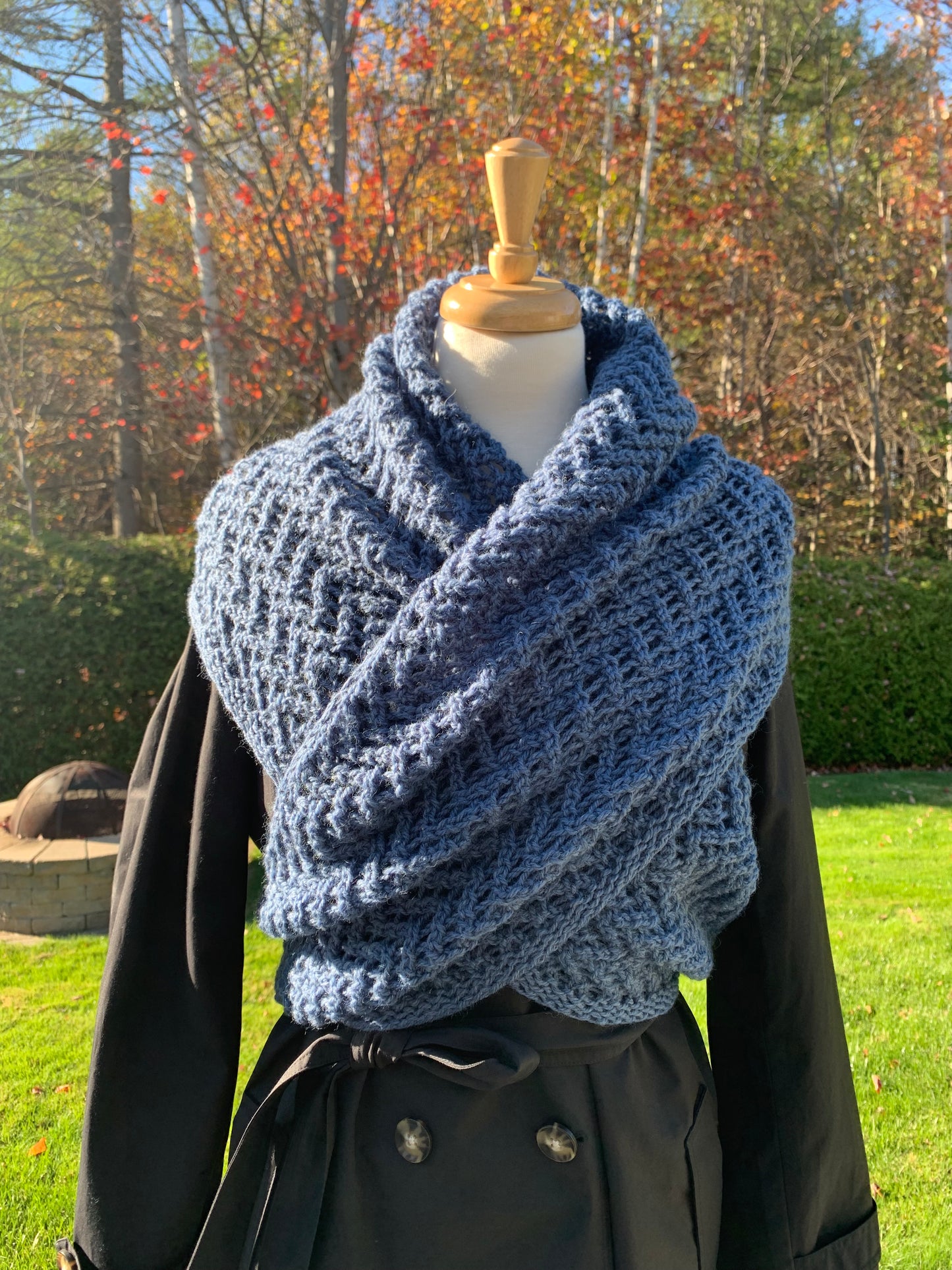 Châle bleu tricoté au crochet, 100% laine