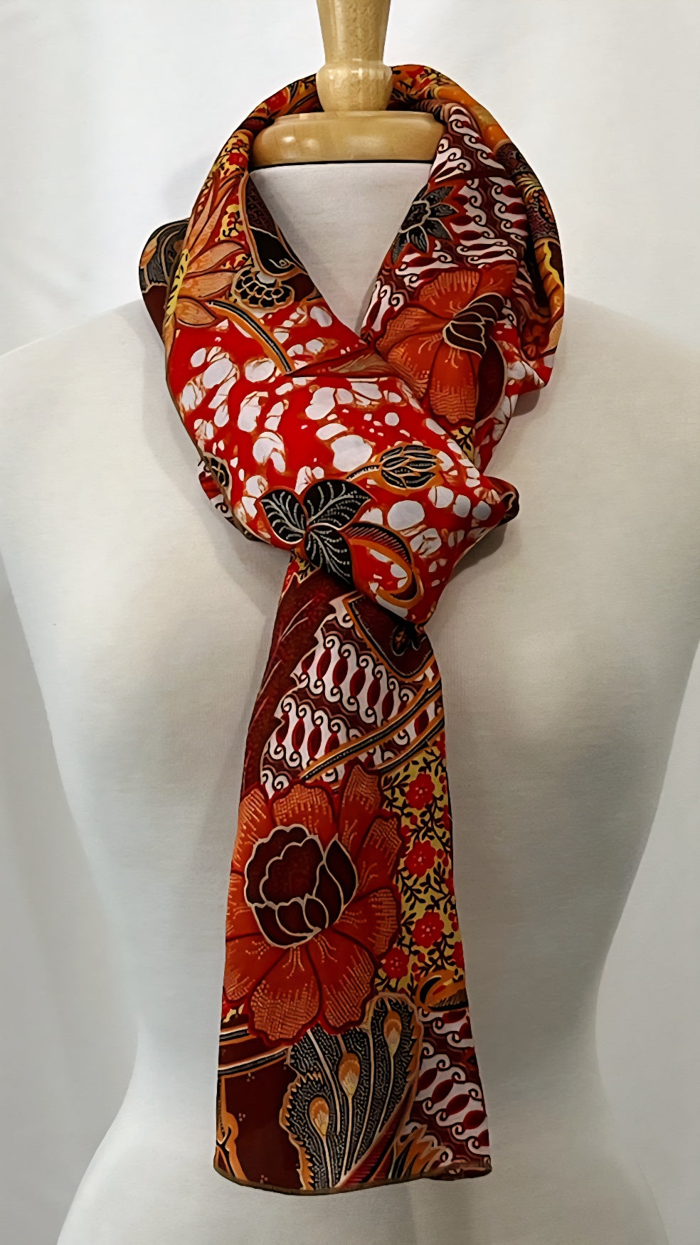 Foulard long imprimé oriental en tons chauds