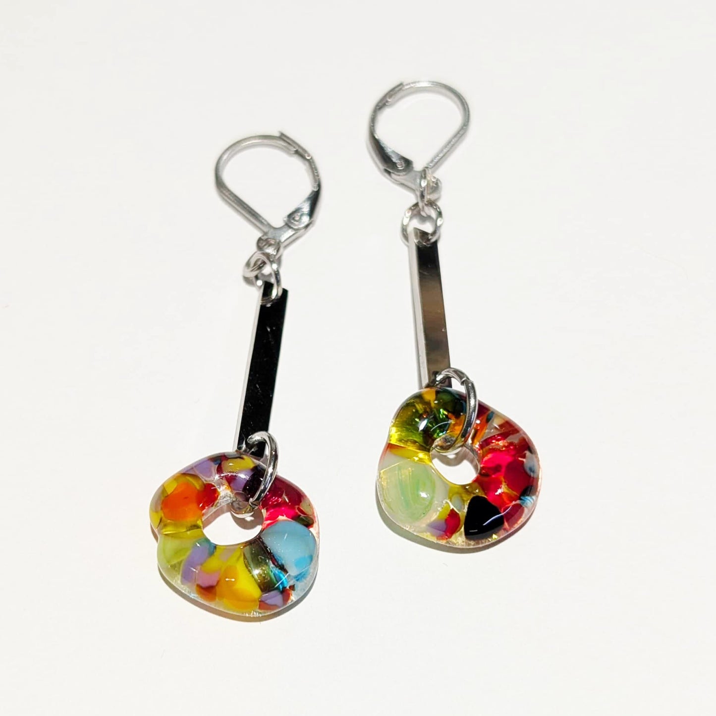 Boucles d'oreilles colorées en verre fusionné - Laparé bijoux.