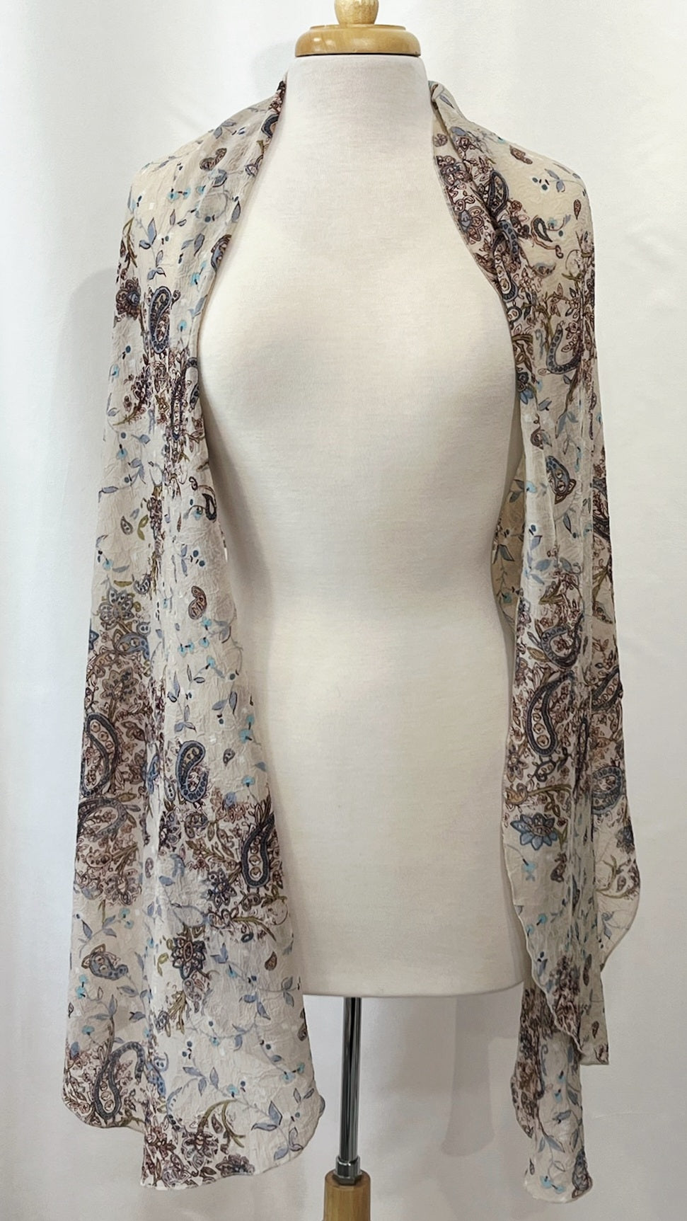 Foulard long et léger à motif paisley et floral