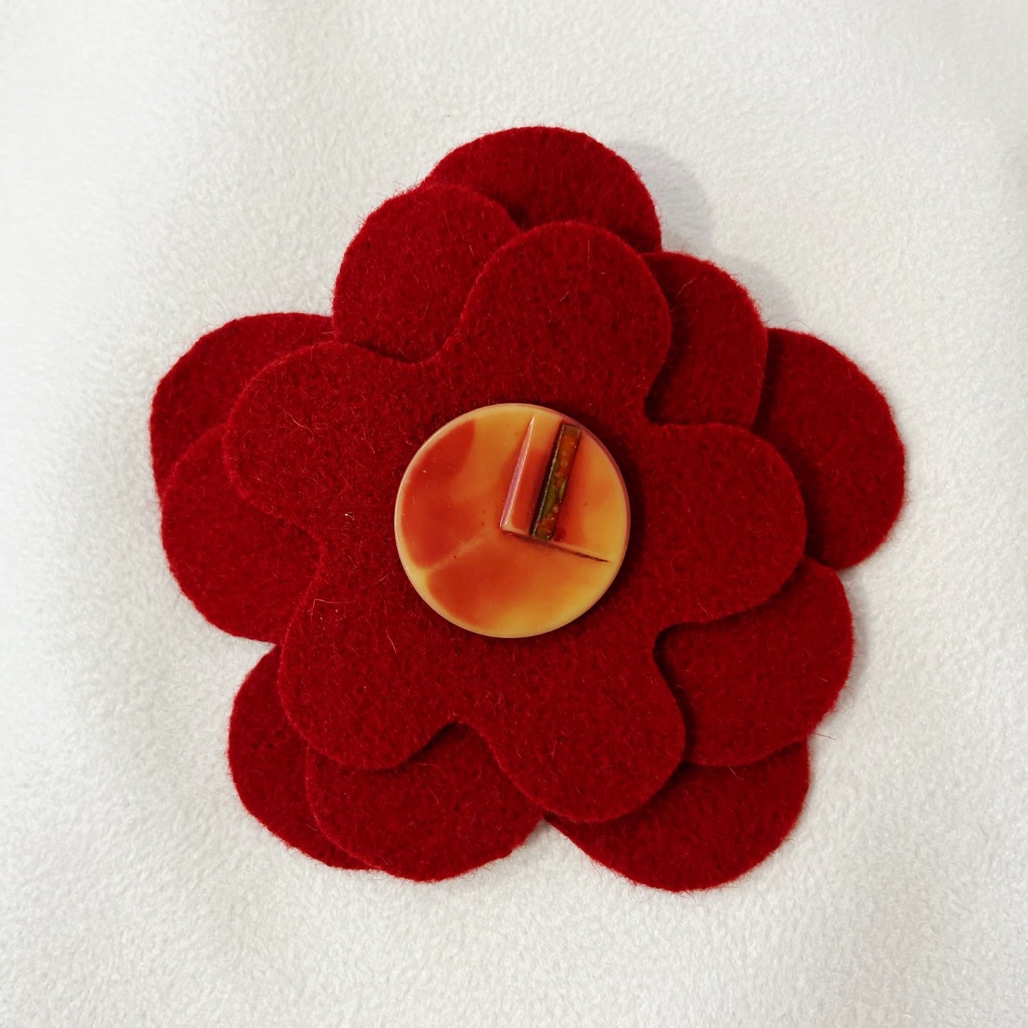 Broche fleur en laine