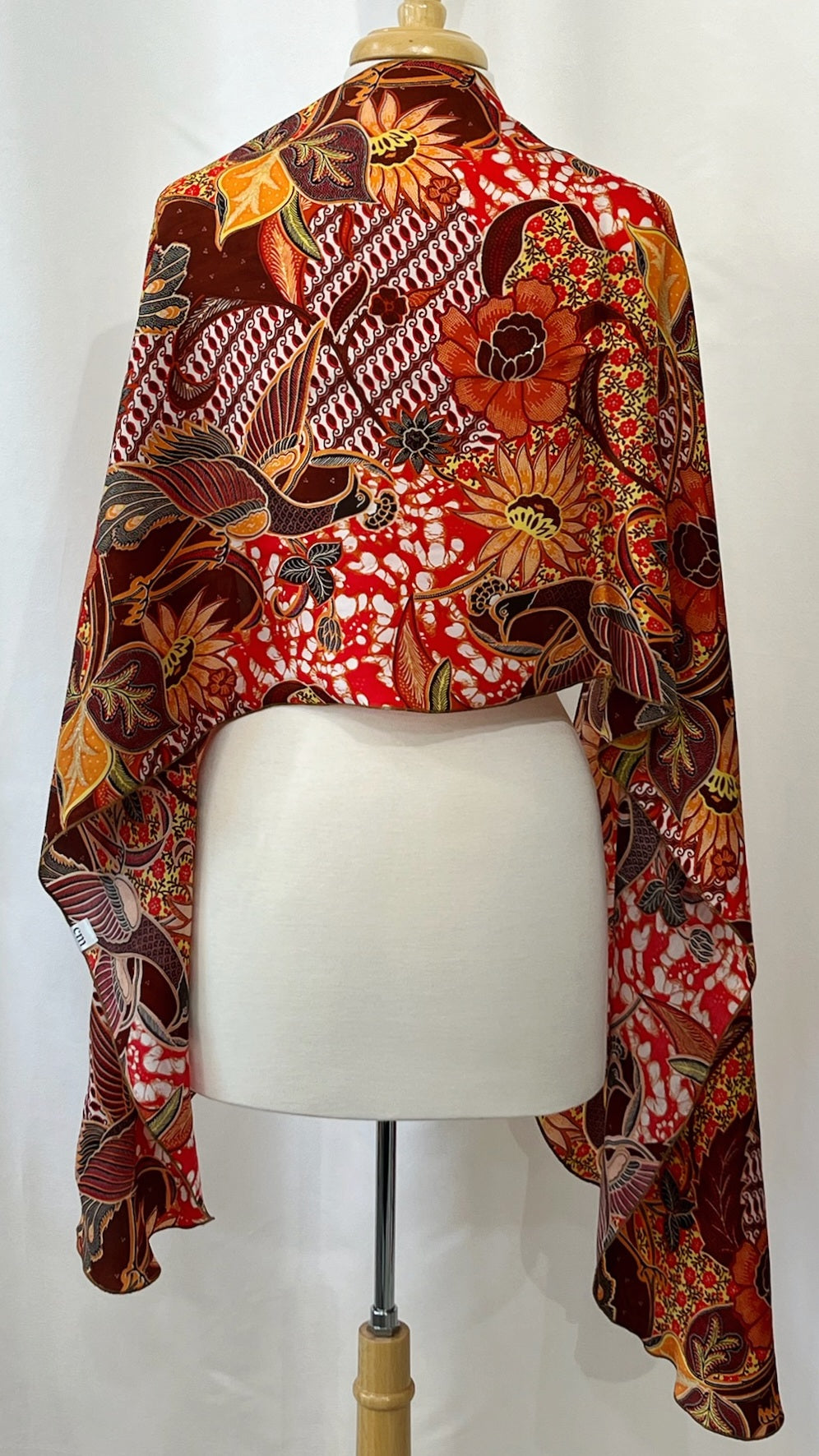 Foulard long imprimé oriental en tons chauds