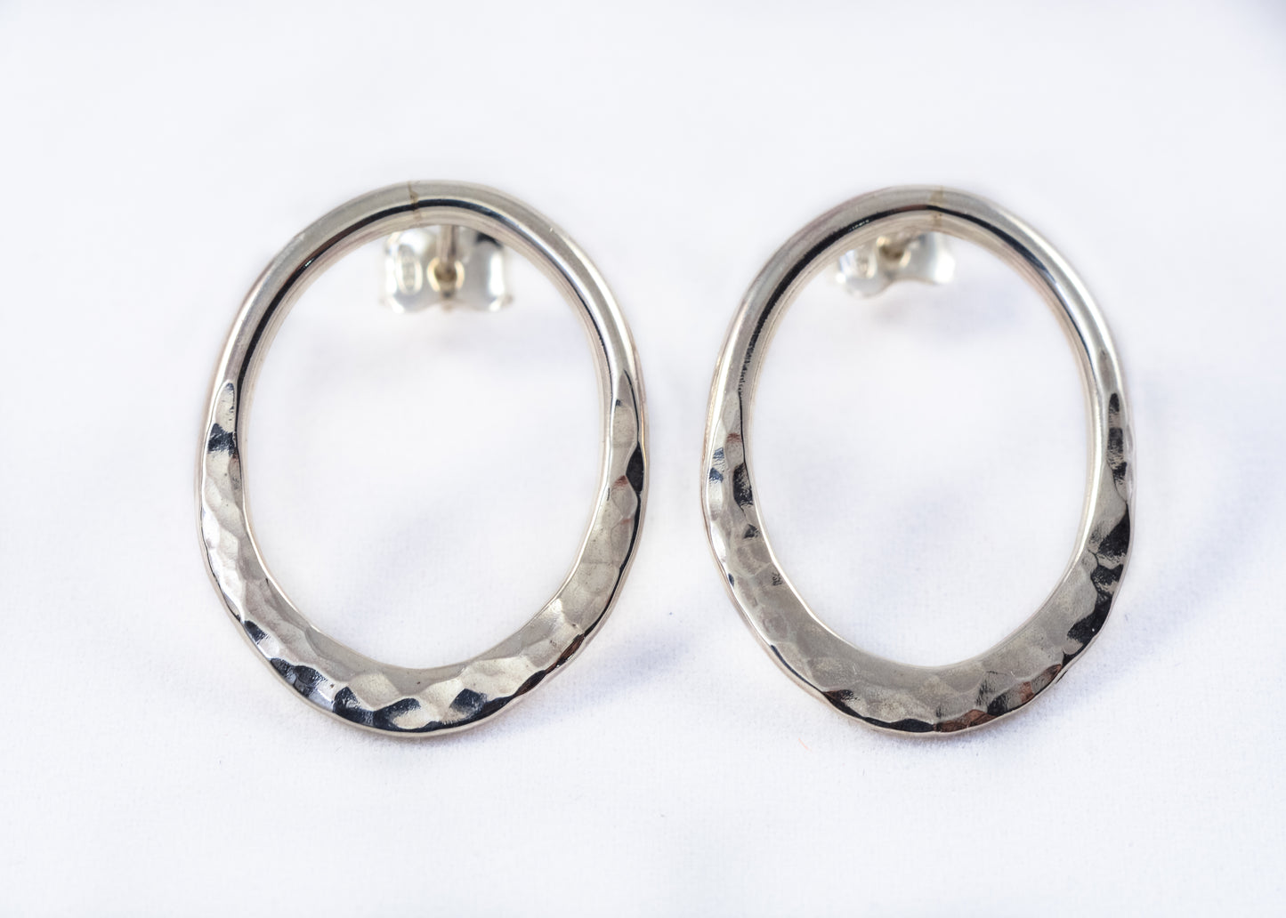 O217 oval silver earrings