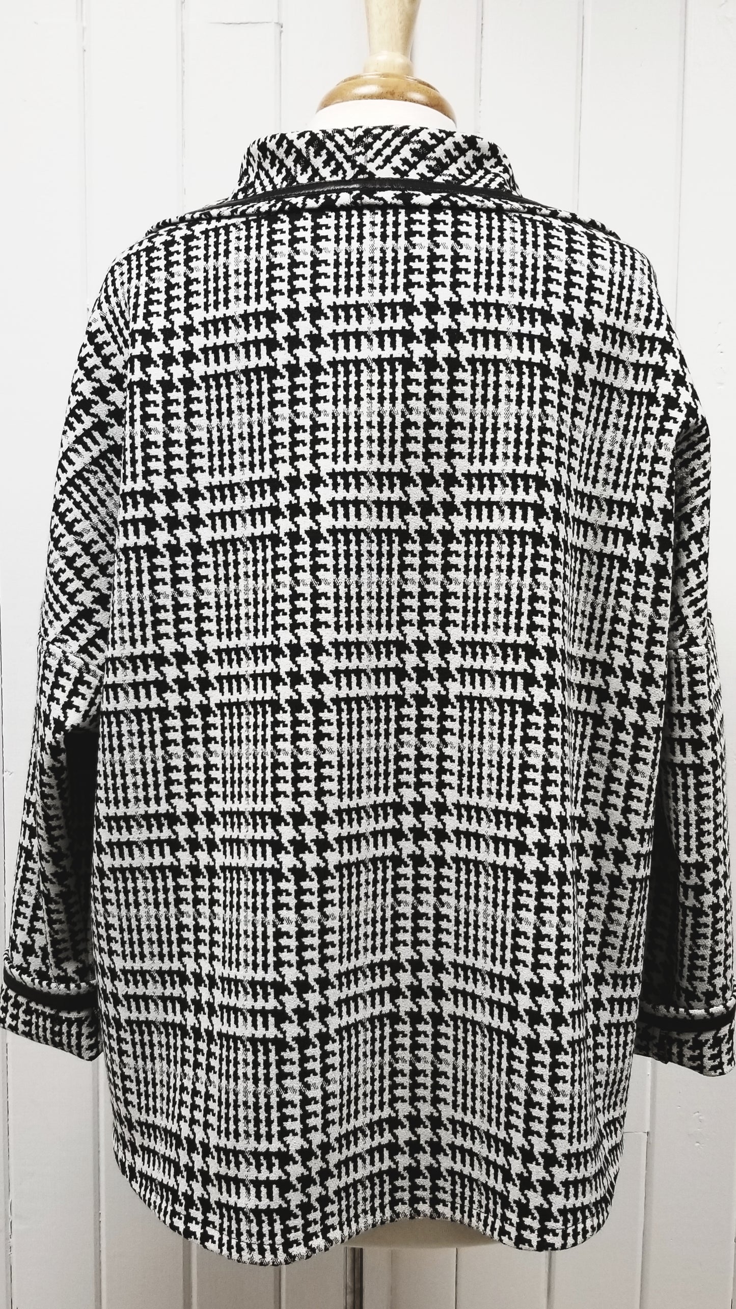 Veste polyvalente à grand motif ''prince-de-galles''et liséré de cuir. - Christine Mercier atelier-boutique