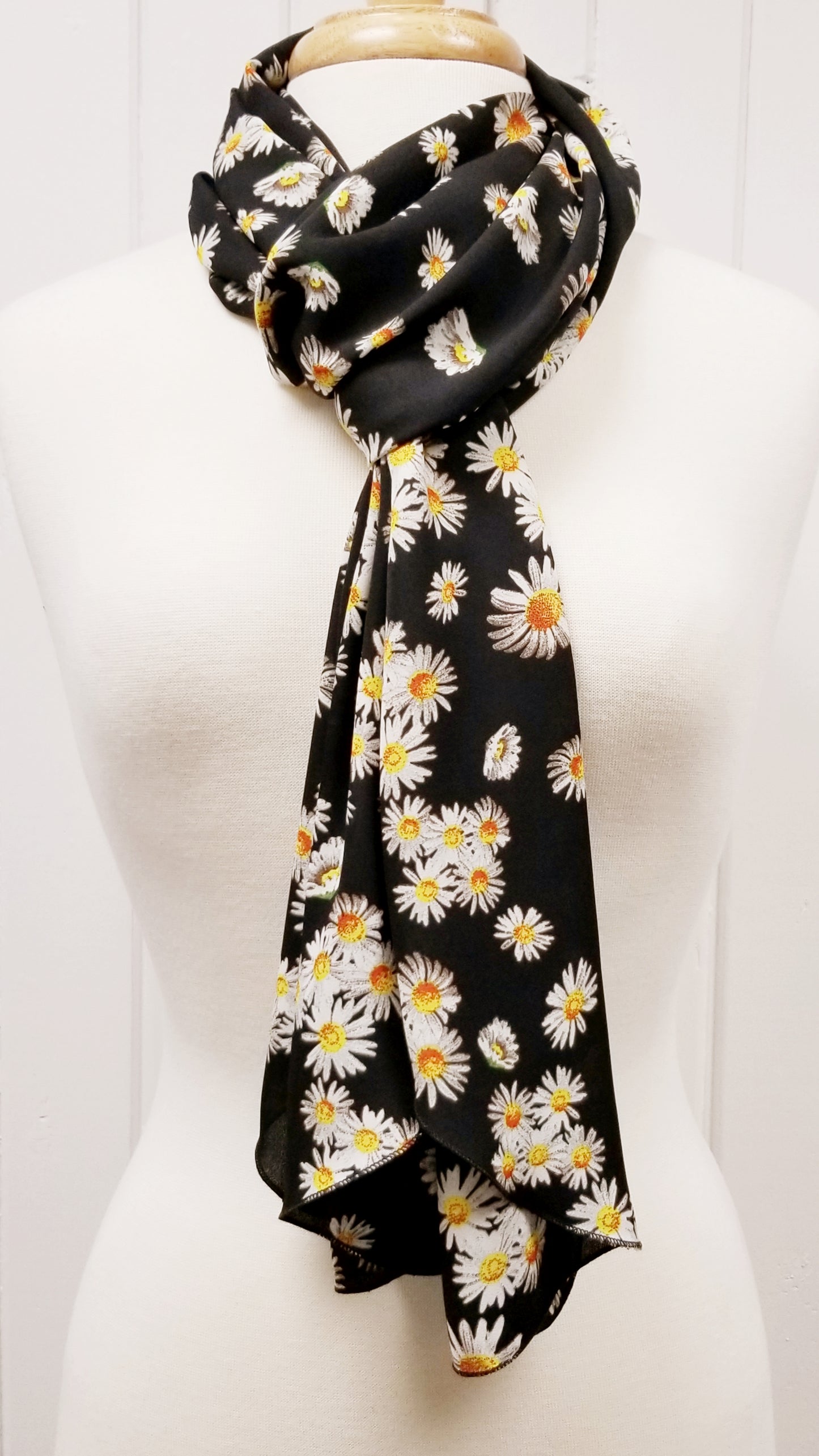 Foulard long imprimé marguerites. - Christine Mercier atelier-boutique