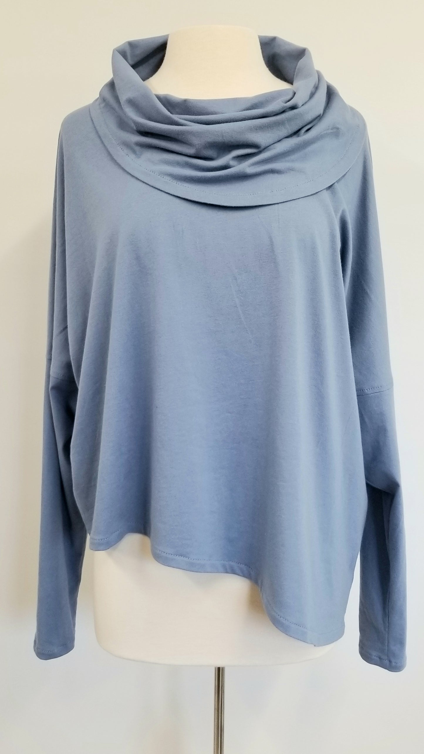 Haut ample et asymétrique en coton bleu ciel
