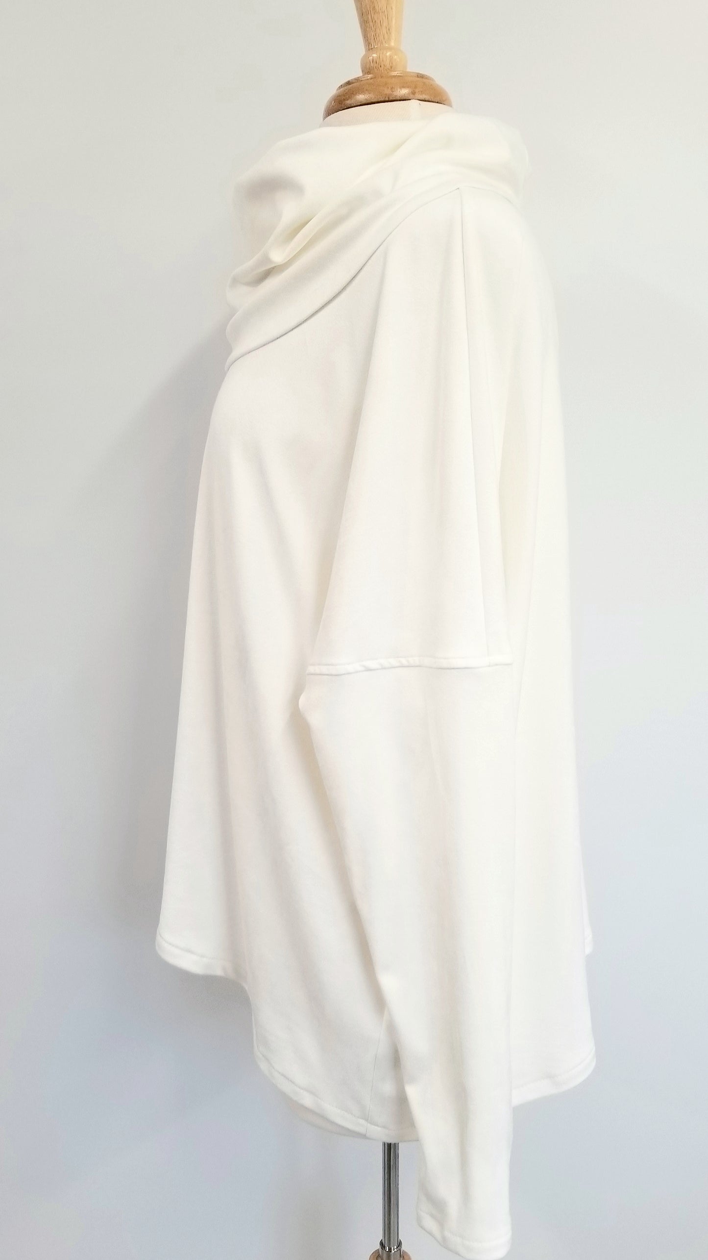 Loose and asymmetrical top in ultrasuede