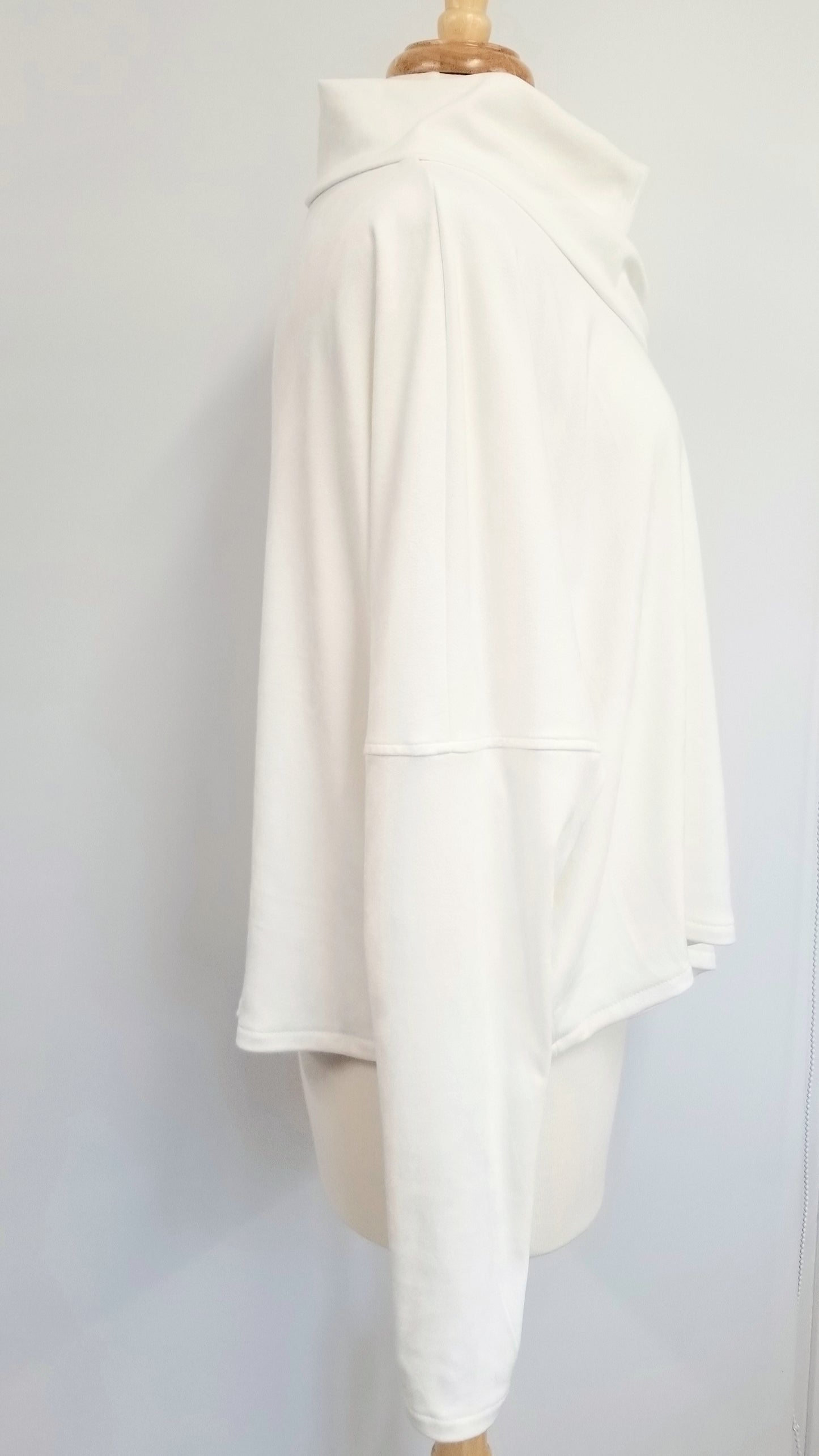 Loose and asymmetrical top in ultrasuede