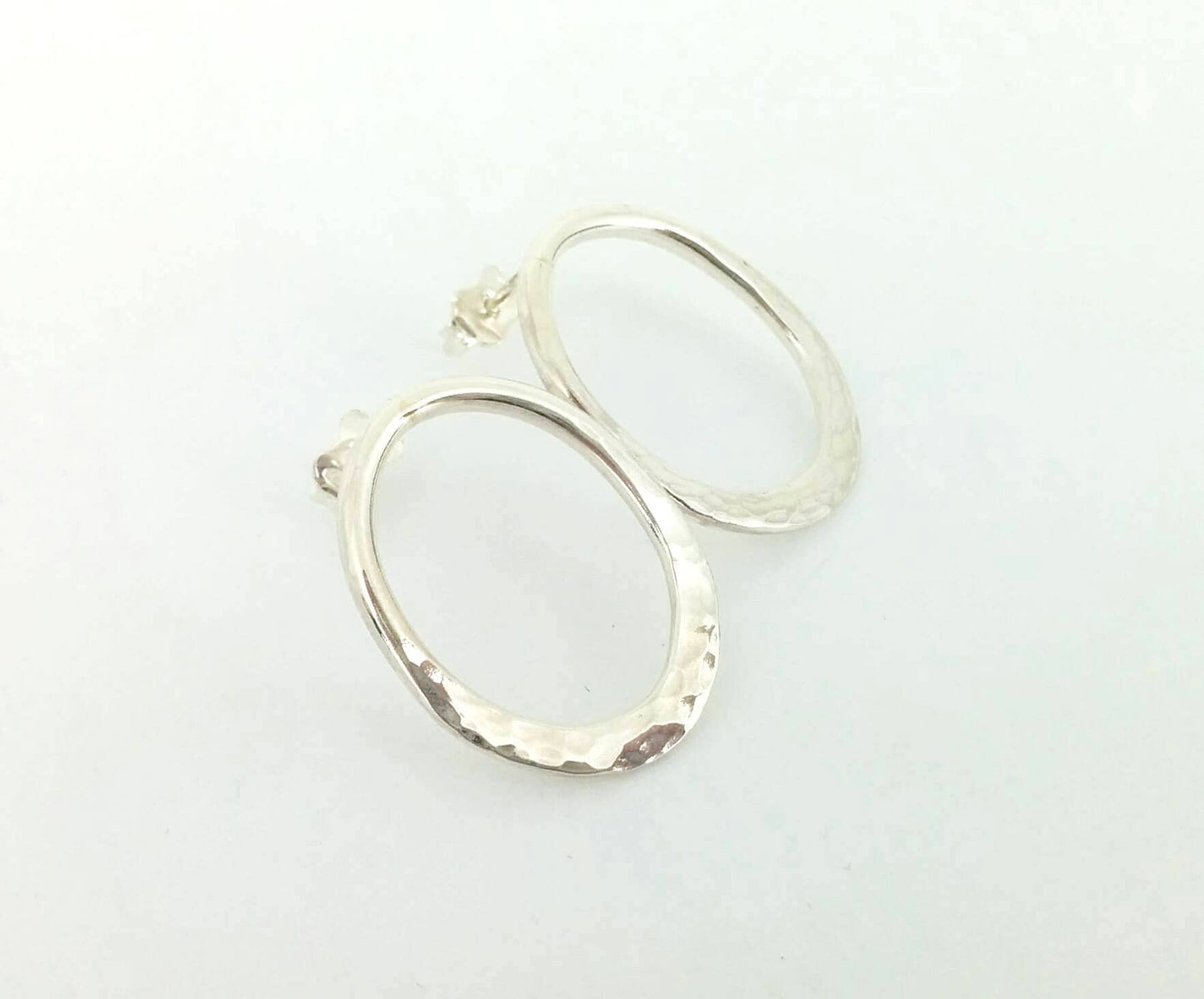 O217 oval silver earrings
