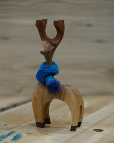 TDB - Cerf emmitouflé, décoration bois et tricot