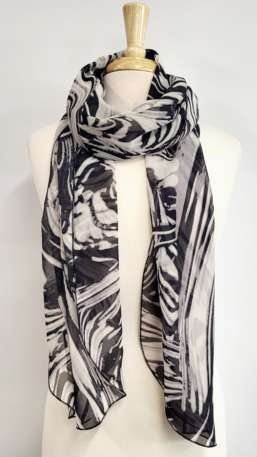 Foulard long imprimé abstrait tons de gris