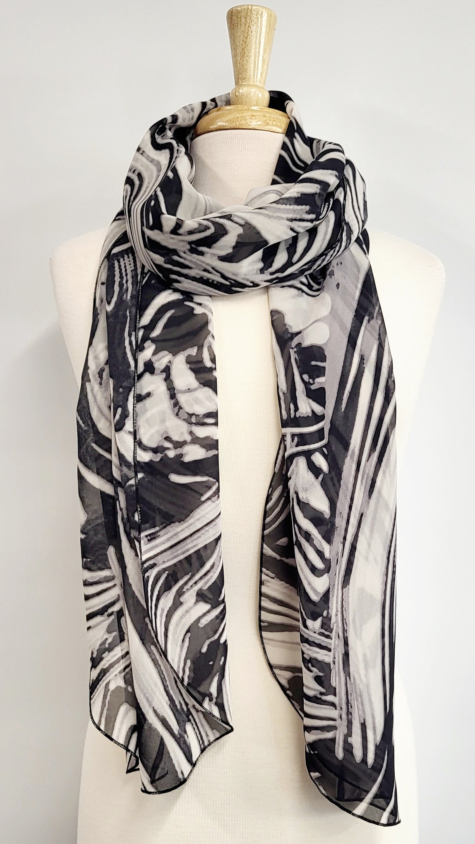 Foulard long imprimé abstrait tons de gris