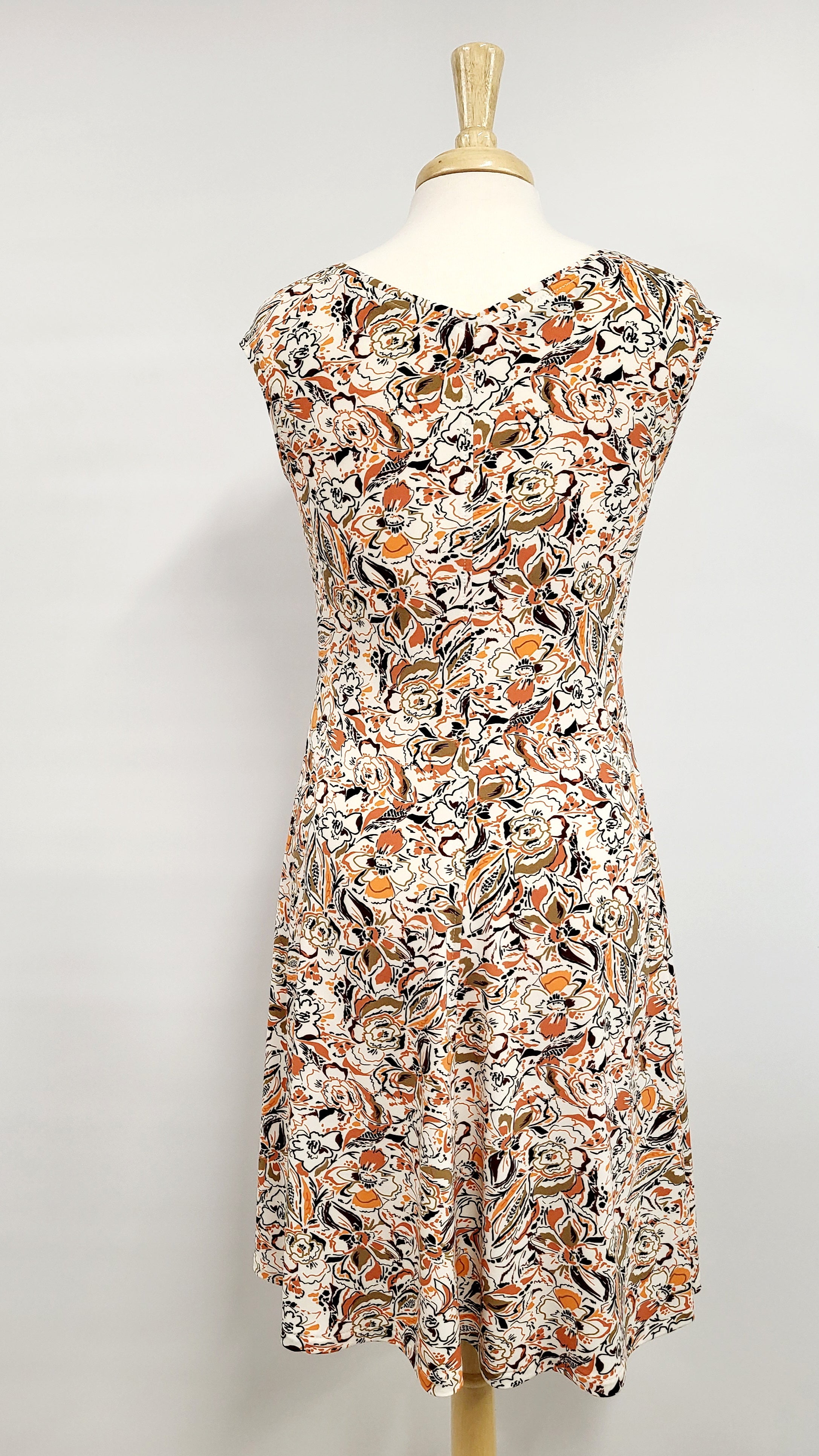 Robe Alice imprimée couleurs chaudes sur fond blanc