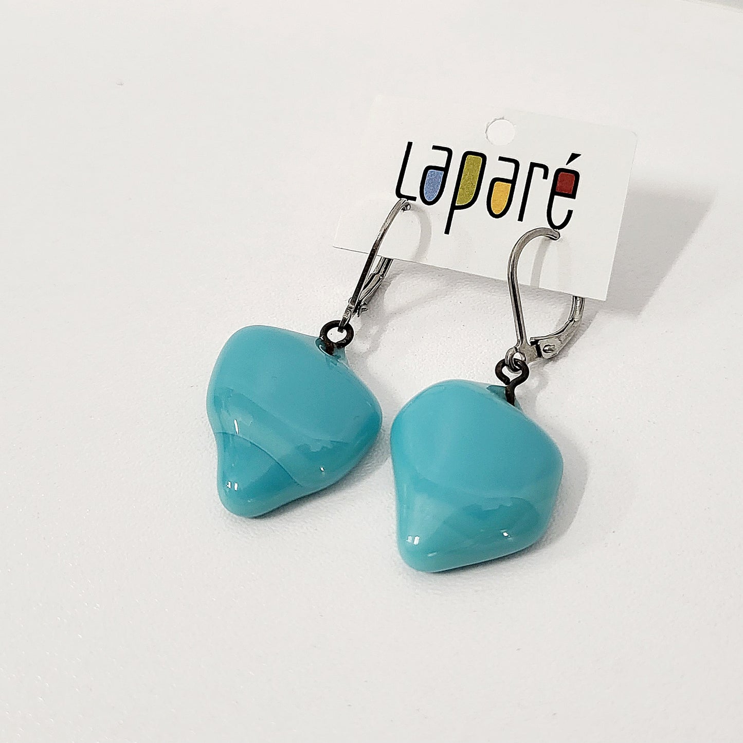 LAP - Boucles d'oreilles en verre fusionné turquoise de forme irrégulière.