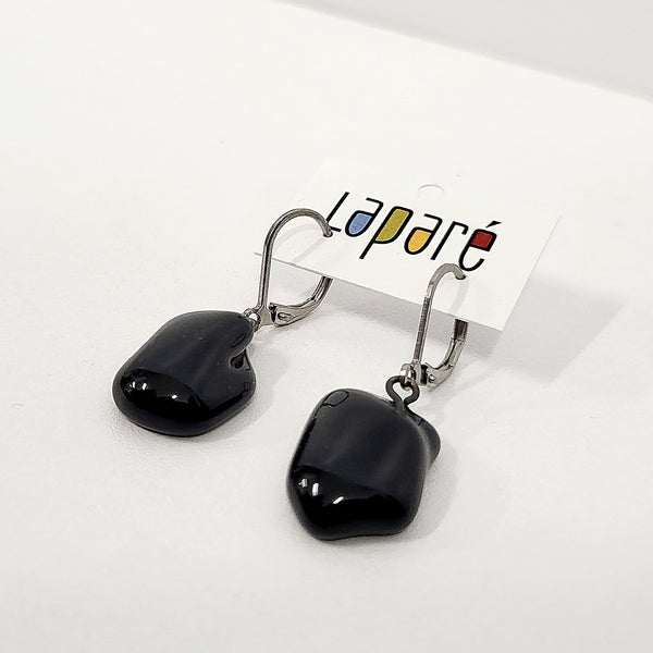 LAP - Boucles d'oreilles en verre fusionné noir, Laparé bijoux.