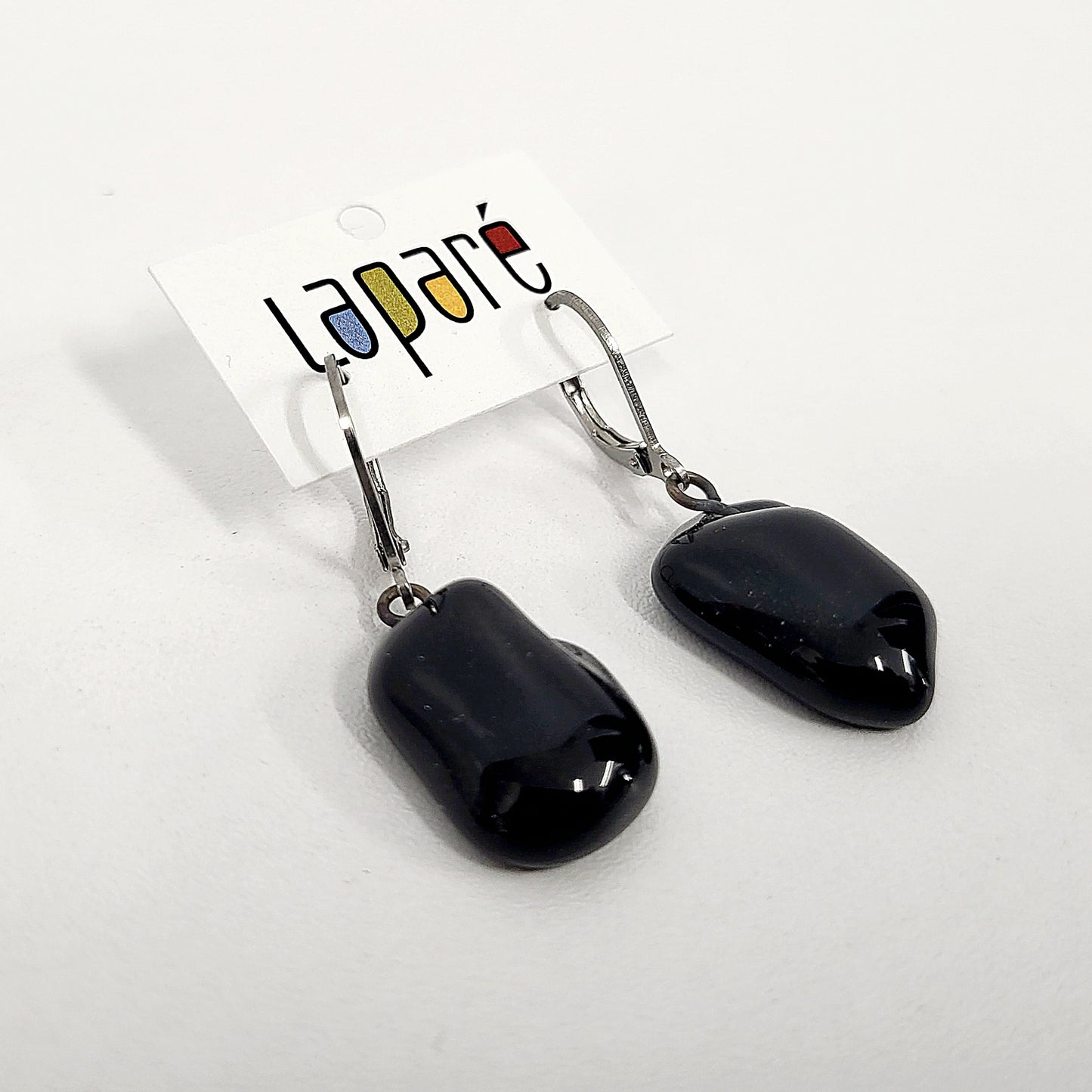 LAP - Boucles d'oreilles en verre fusionné noir, Laparé bijoux.