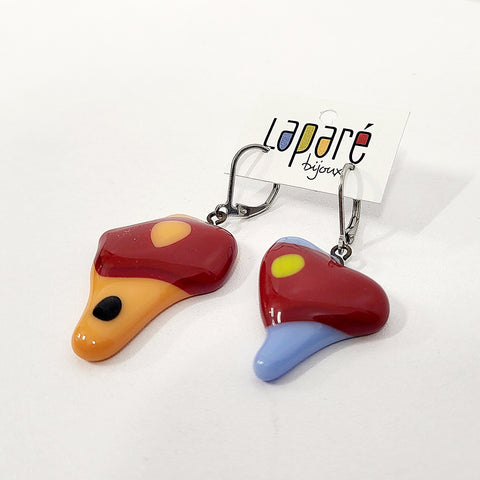 LAP - Boucles asymétriques d'oreilles en verre fusionné, Laparé bijoux.