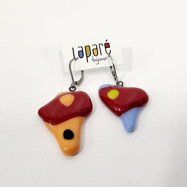 LAP - Boucles asymétriques d'oreilles en verre fusionné, Laparé bijoux.