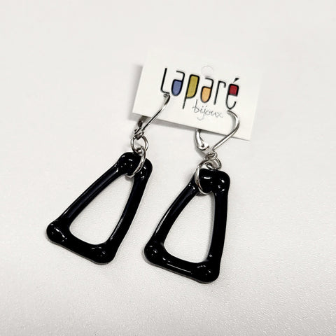 LAP - Boucles d'oreilles géométriques noires en verre fusionné.