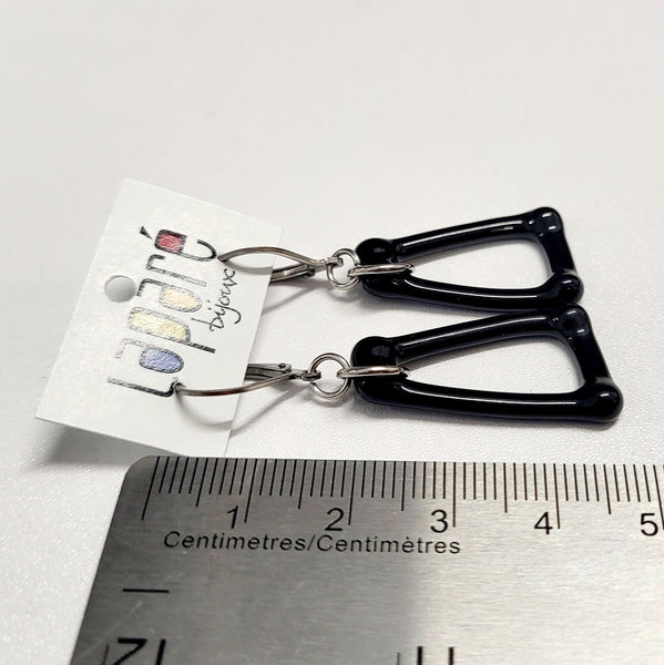 LAP - Boucles d'oreilles géométriques noires en verre fusionné.