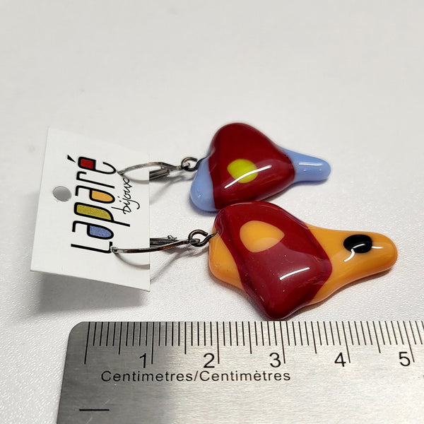 LAP - Boucles asymétriques d'oreilles en verre fusionné, Laparé bijoux.
