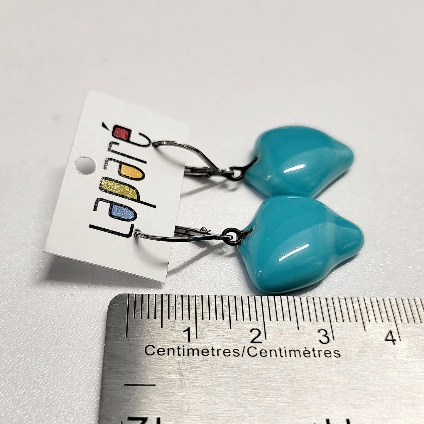 LAP - Boucles d'oreilles en verre fusionné turquoise de forme irrégulière.