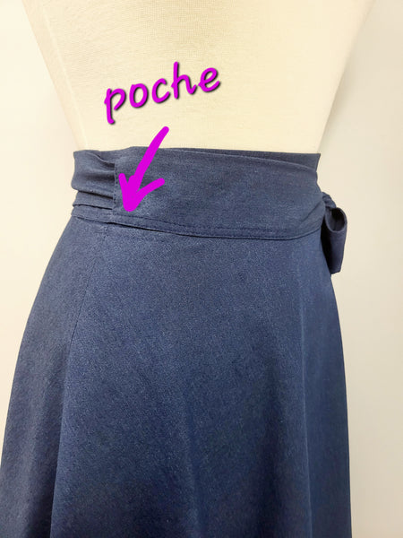Jupe portefeuille aspect jeans.