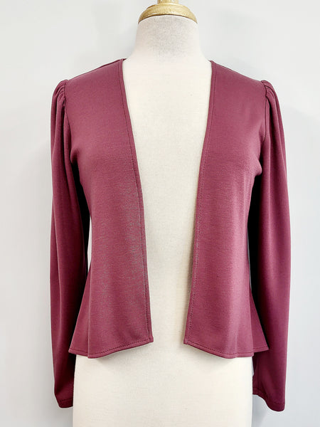 Twin-set en doux tricot rose antique.