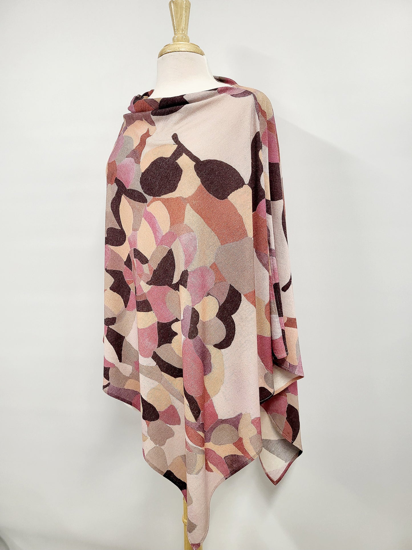 Poncho long asymétrique aux teintes de terre et de rose