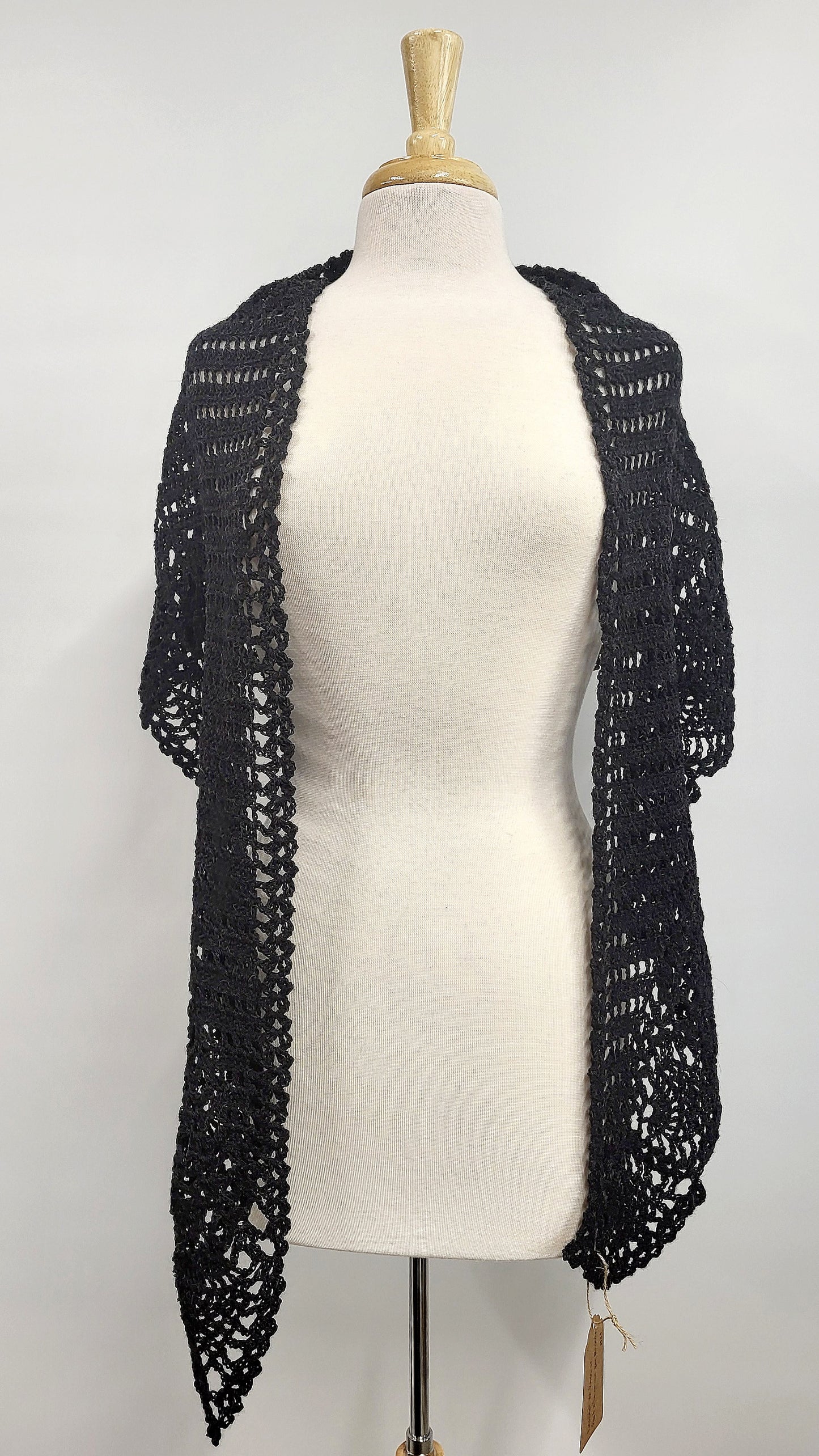 MPA - Châle noir tricoté au crochet