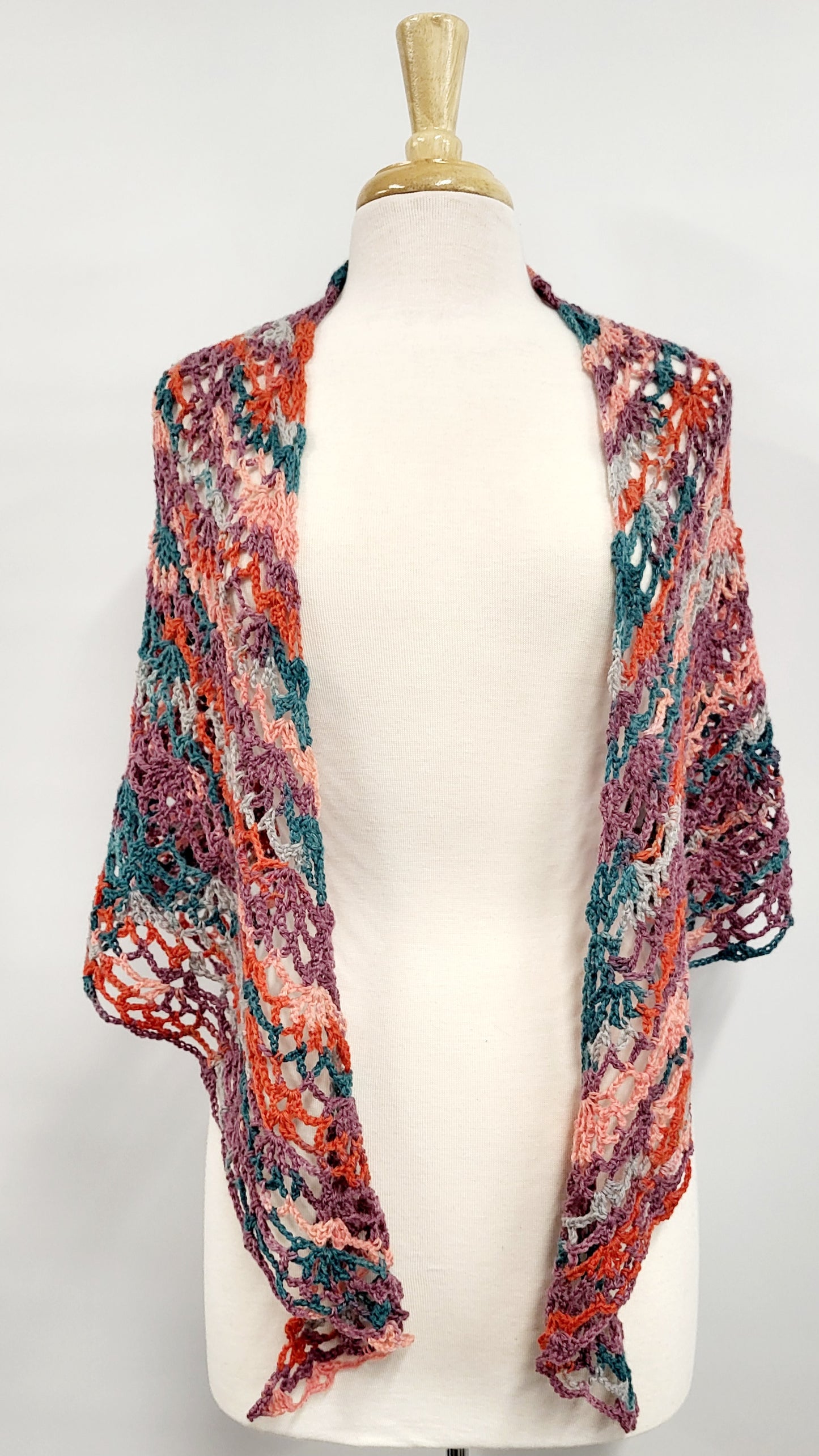 MPA - Châle triangulaire multicolore tricoté au crochet