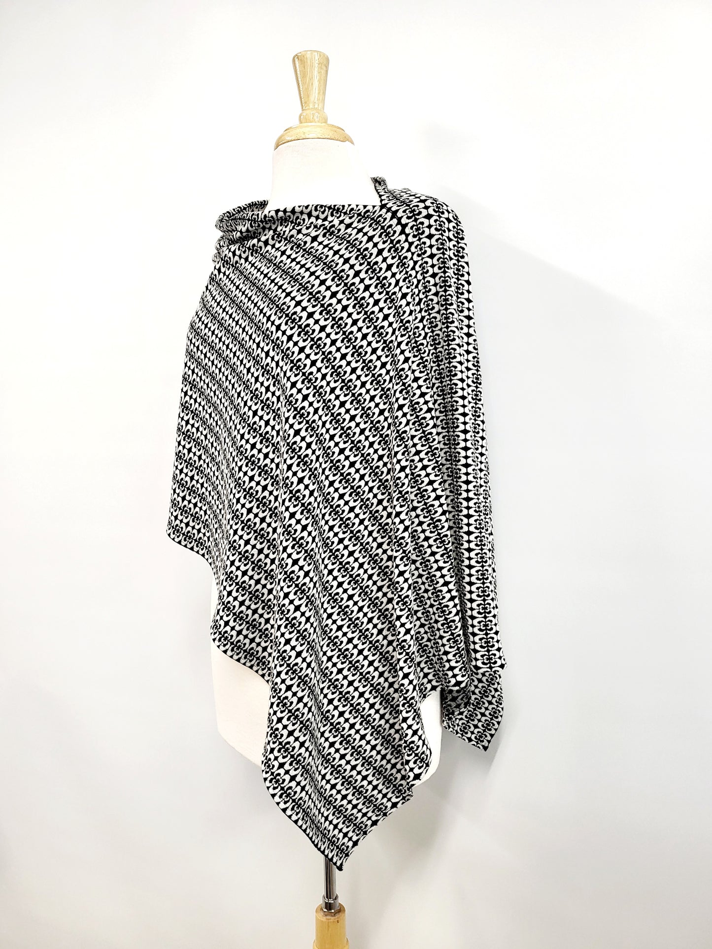 Poncho court asymétrique à motif blanc et noir