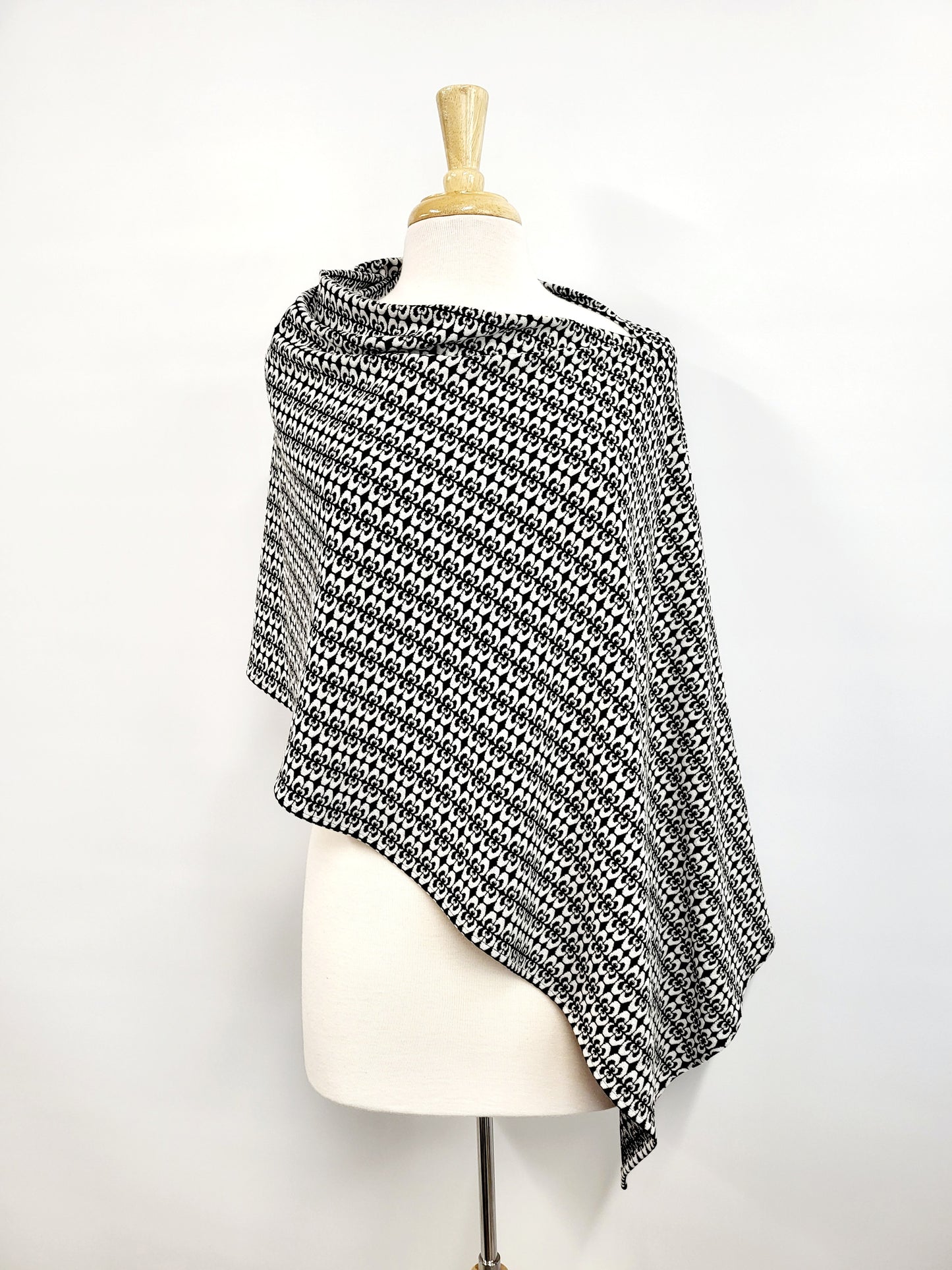 Poncho court asymétrique à motif blanc et noir