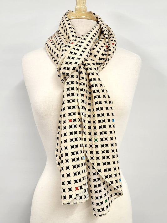 Foulard long en soie, crème et noir avec petites touches de couleurs