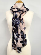 Foulard long en voilage imprimé de fleurs marine sur fond rose