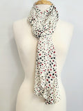 Foulard long imprimé de petits carrés noir, gris et bourgogne sur fond écru.