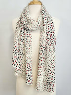 Foulard long imprimé de petits carrés noir, gris et bourgogne sur fond écru.