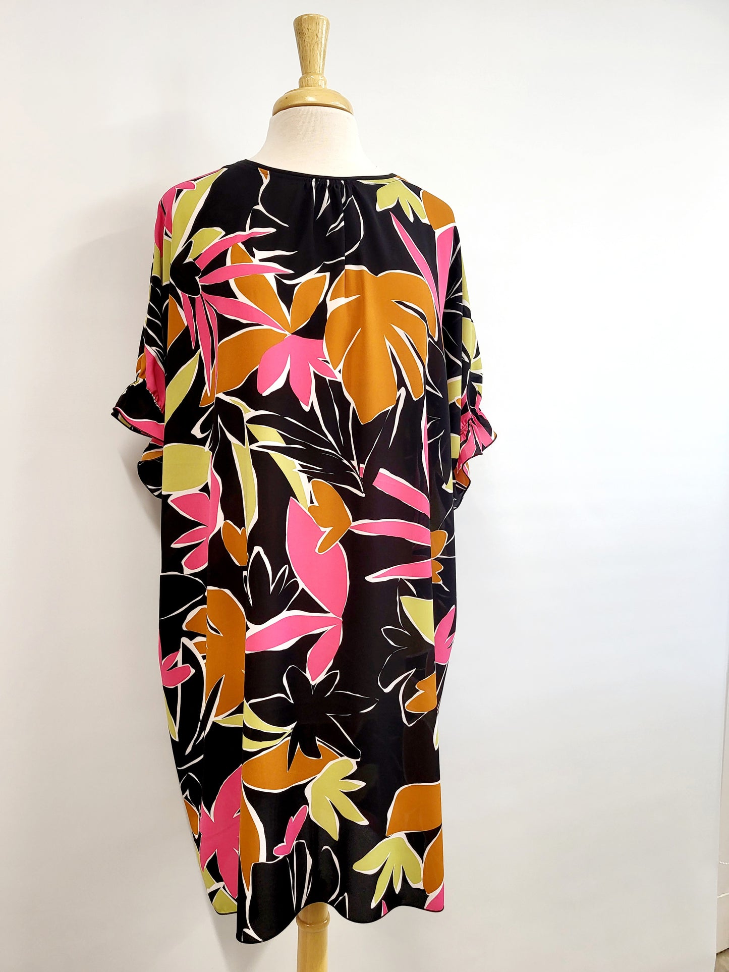 Hélène dress with colorful foliage print on a black background, one size