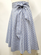 Jupe portefeuille en coton imprimé paisley bleu sur blanc