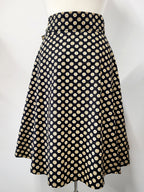 Jupe portefeuille en coton à petits motifs beige et jaune sur fond noir