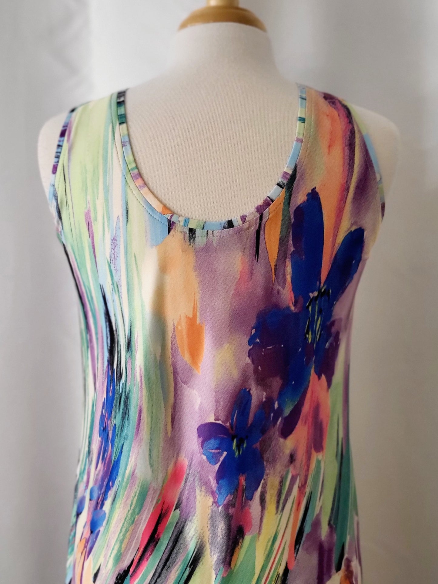 Long "Lucie" dress with Caribbean print.