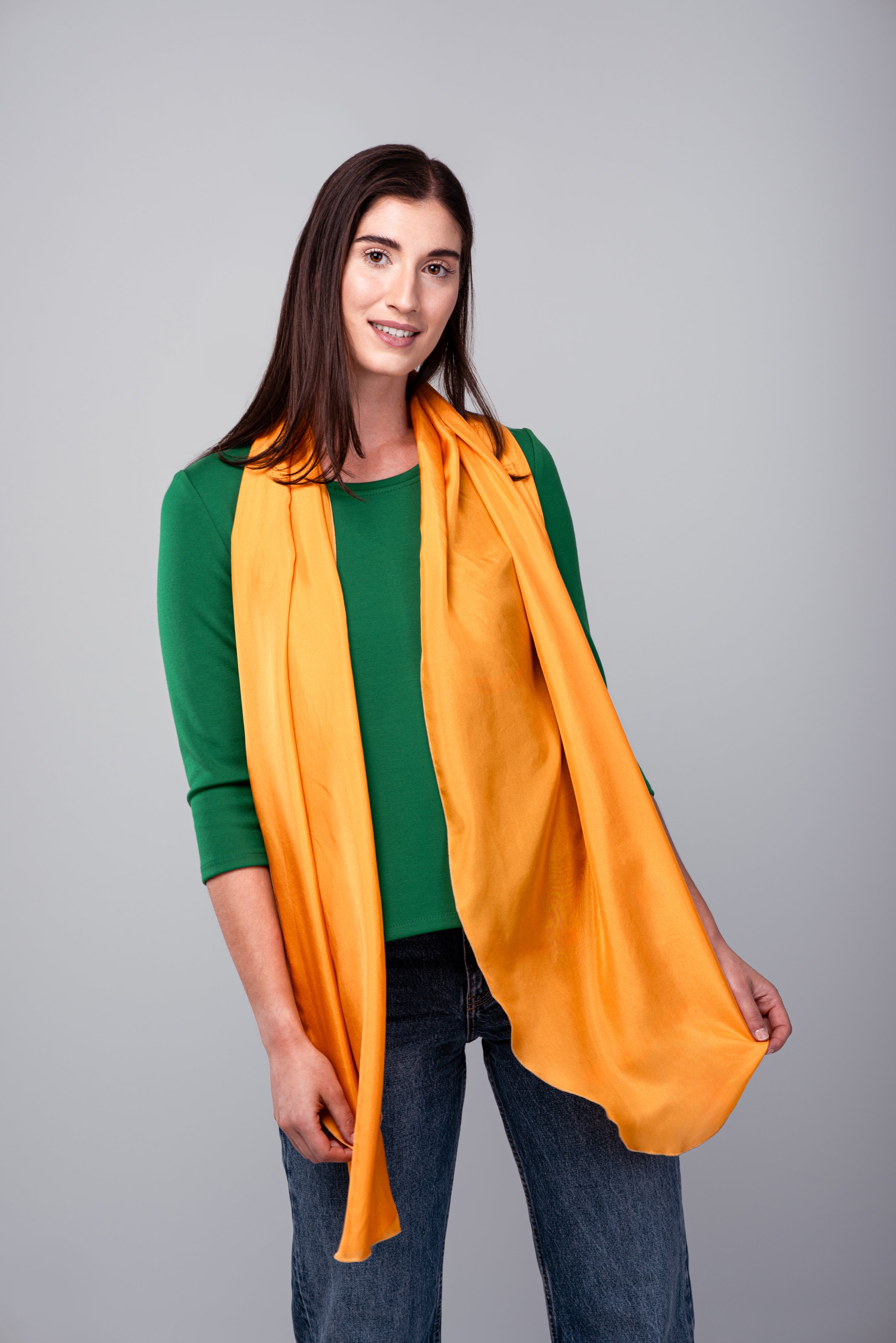 Foulard long et léger en soie jaune. - Christine Mercier atelier-boutique